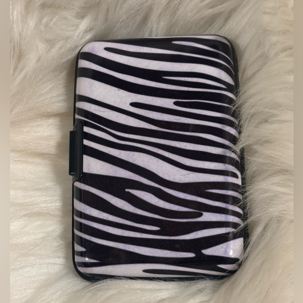 Zebra Hard Credit Card Case - Picture 2 of 3